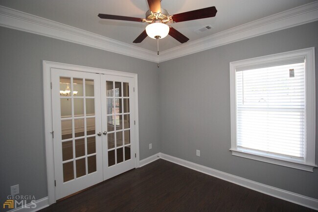 Building Photo - 417 Lakeview Way