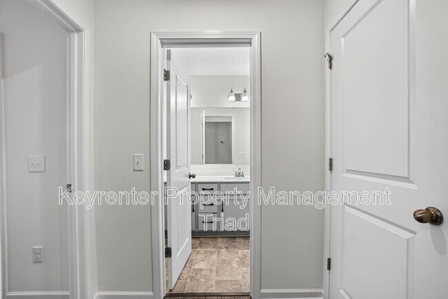 Building Photo - 3012 Highlander Pt