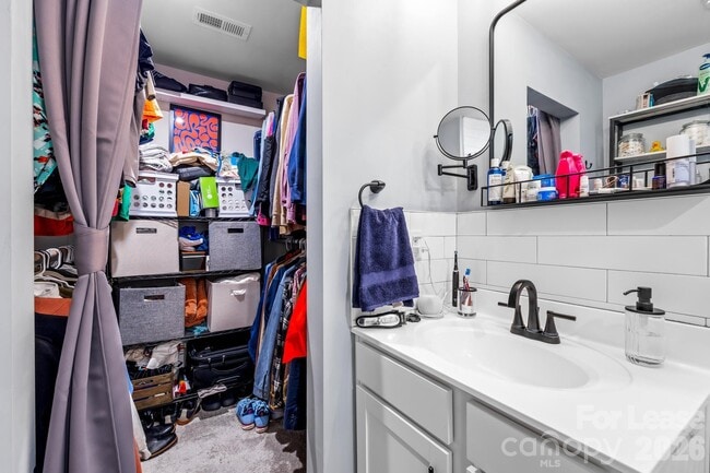 Building Photo - 6312 Cutwater Cir