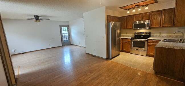Building Photo - 1022 W Catalpa St