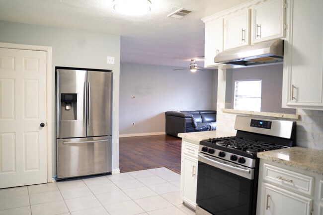 Building Photo - 516 Magnolia Dr