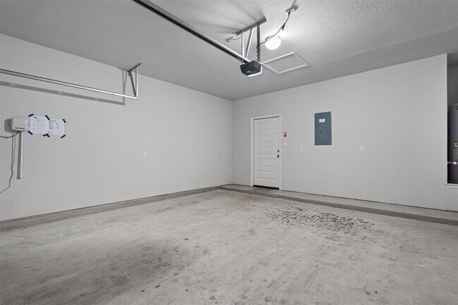 Building Photo - 300 Delta Crst