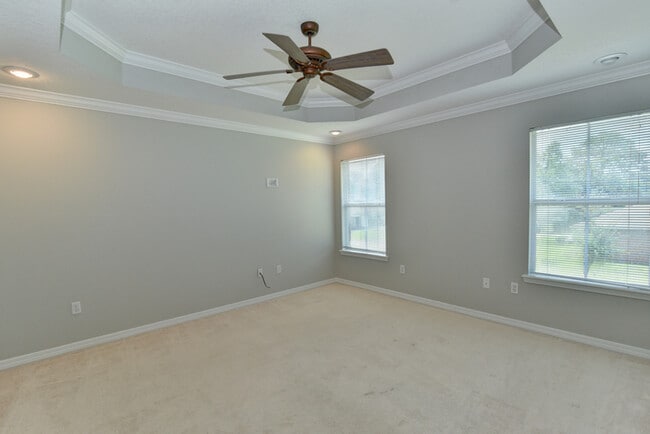 Building Photo - 15065 Warren Dr