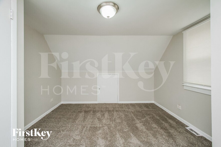 Building Photo - 326 Clyde Ave