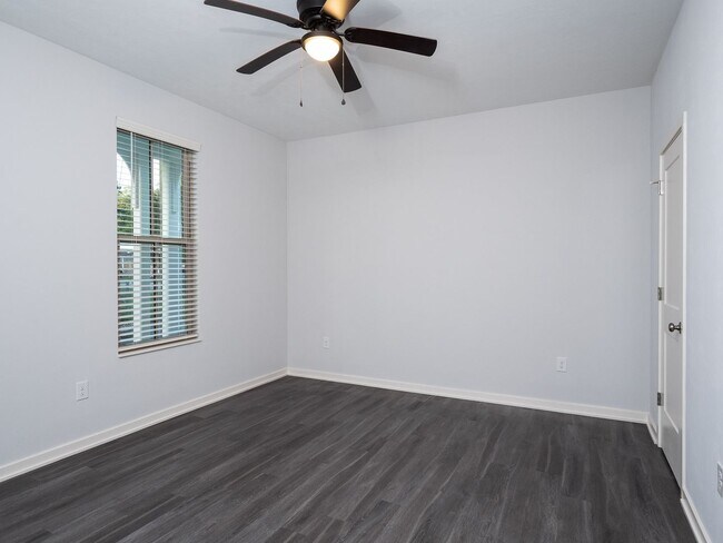 Building Photo - Porter's Lakeside - Luxury 4 Bedroom, 4 Ba...