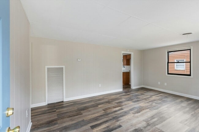 Building Photo - 3615 Sunrise St