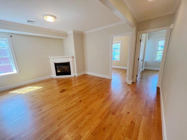 Building Photo - AVAILABLE NOW! Elegant 3-Bed Condo in Prim...