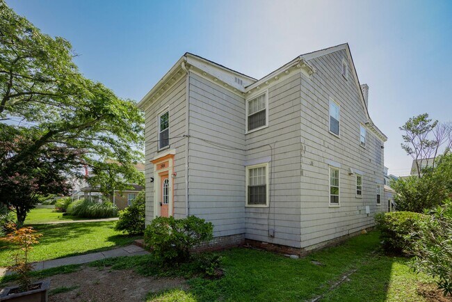 Building Photo - 2414 Arctic Ave