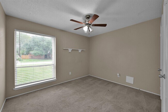 Building Photo - 16858 Gleneagle Dr N