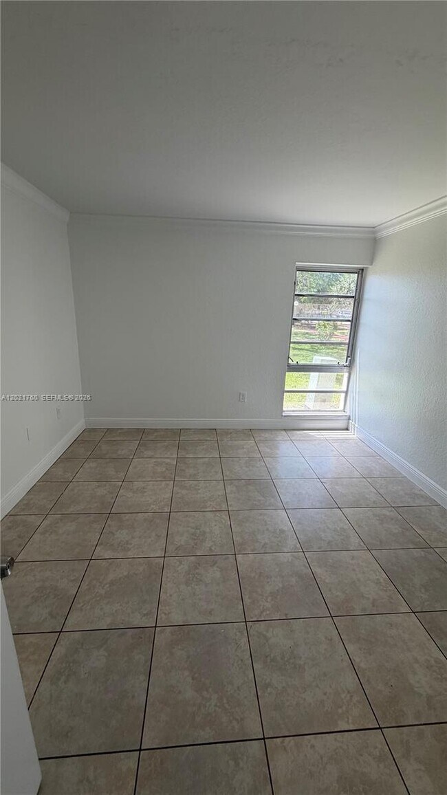 Building Photo - 3901 SW 109th Ave