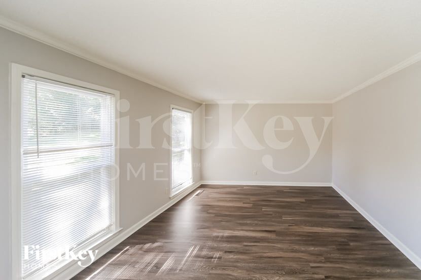 Building Photo - 2220 Nutbush Pl