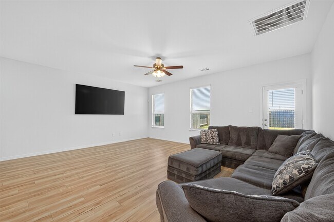 Building Photo - 21624 Elmheart Dr