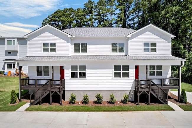 Building Photo - 1739 Crest Rd