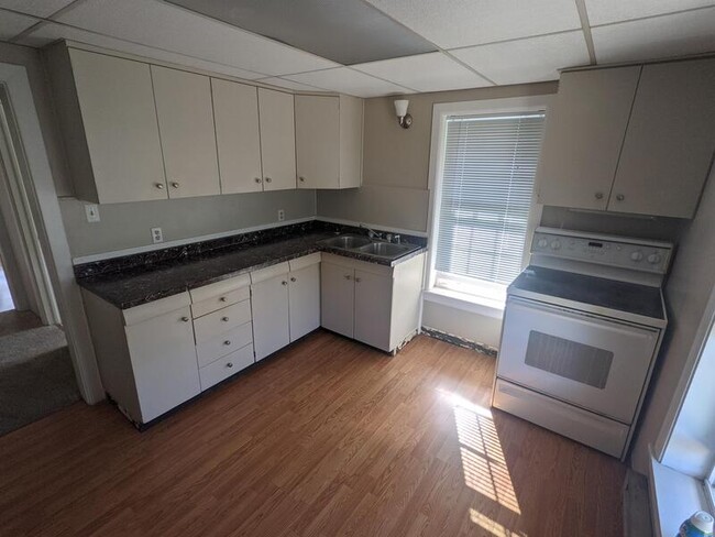 Building Photo - 402 2nd Ave