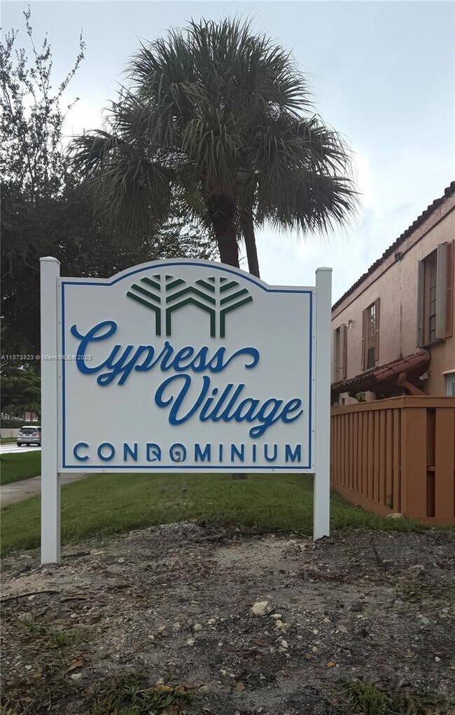 Building Photo - 7121 Miami Lakes Dr
