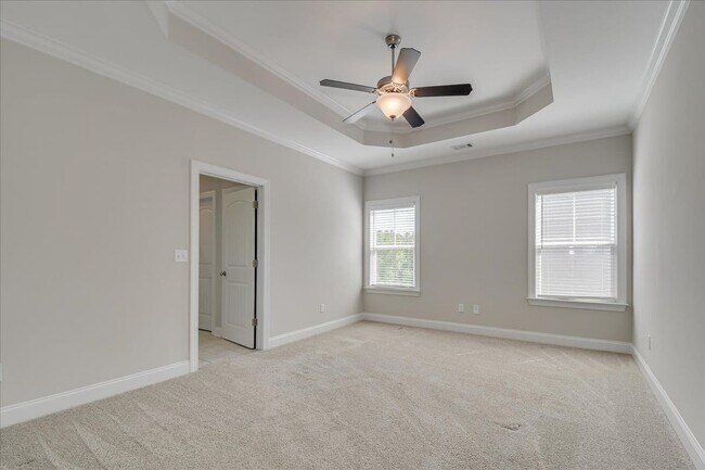 Building Photo - 323 Colonnades Dr