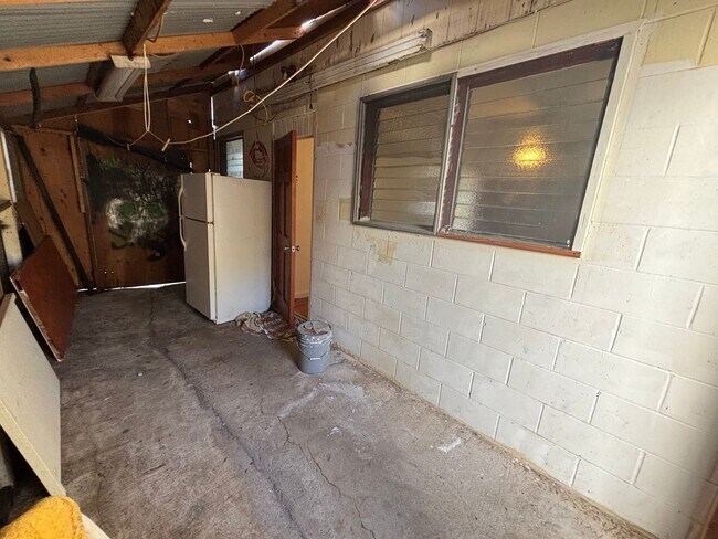 Building Photo - 1508 Sing Loy Ln