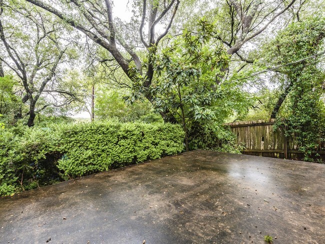 Building Photo - 9305 Springwood Dr