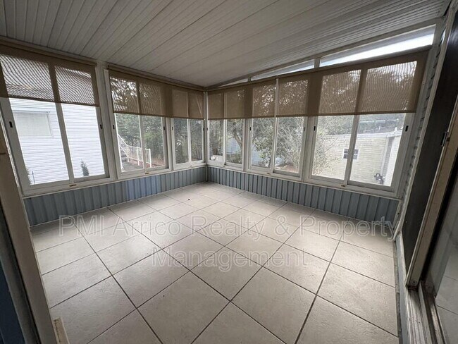 Building Photo - 616 Klickety Klak Ln