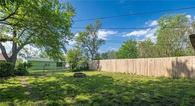 Building Photo - 2316 Delavan Ave