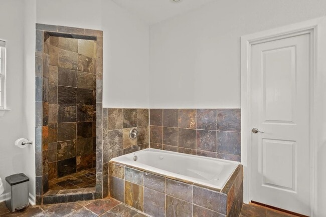 Building Photo - 2111 E 8th St