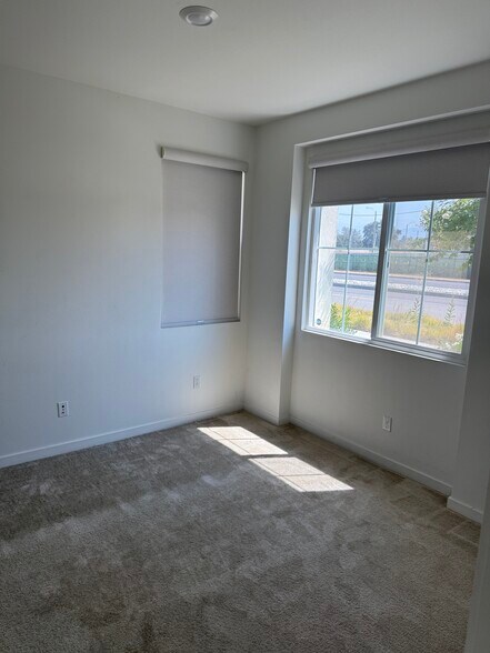 Bedroom downstairs - 26149 Park Ave