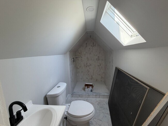 Building Photo - 271 Elm St