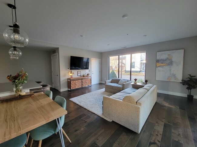 Building Photo - 1020 Pennsylvania Ave