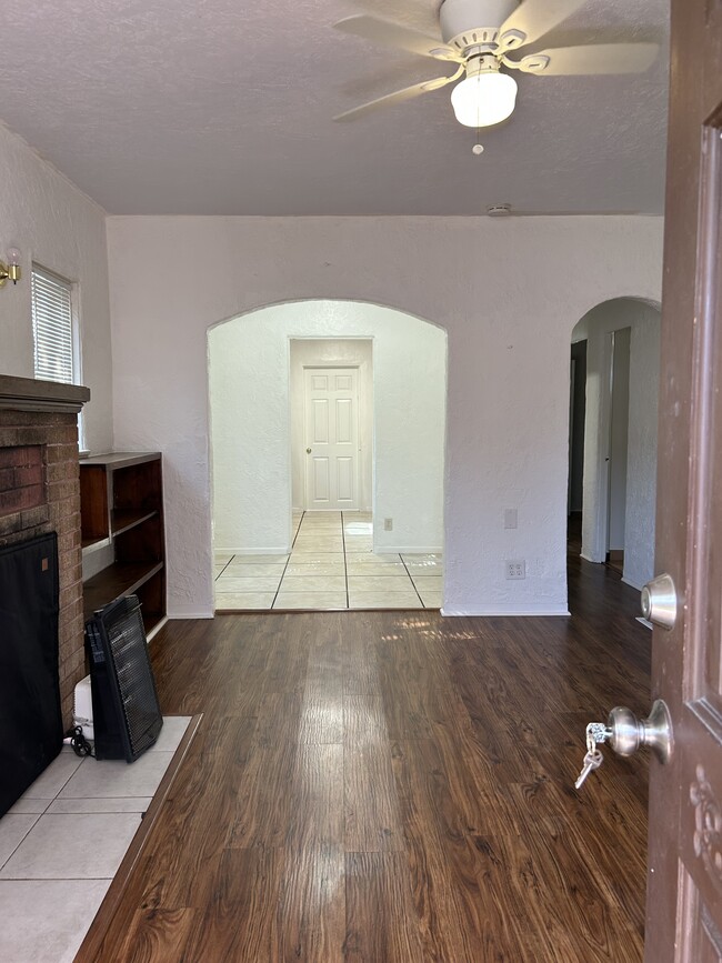 Building Photo - 33141 Case St