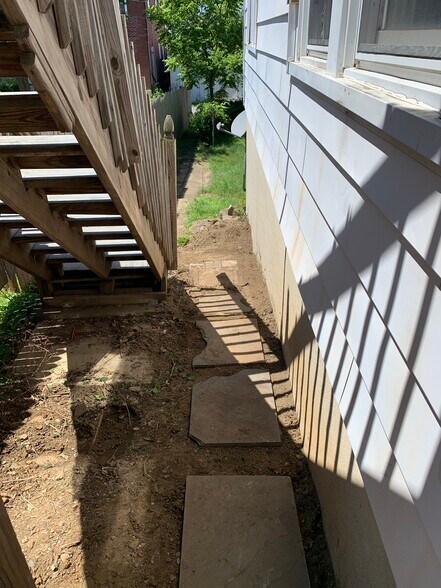 Building Photo - 115 Bullman St