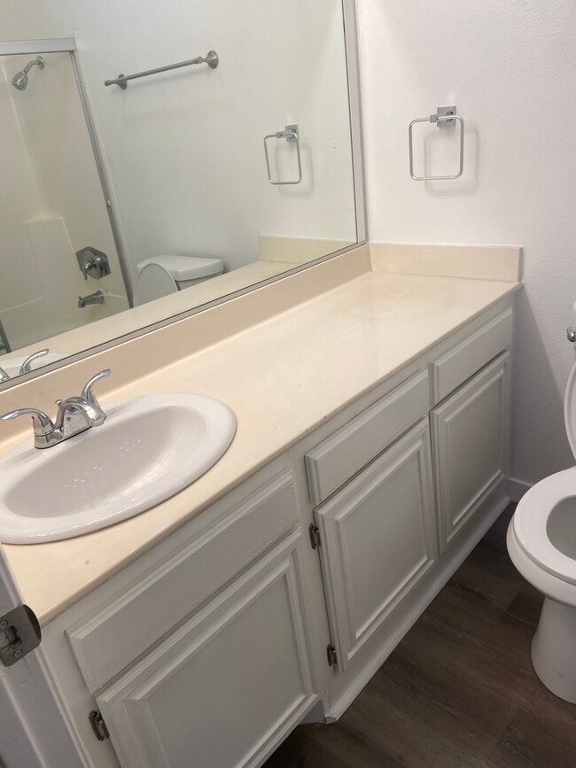 Building Photo - 14520 Plummer St