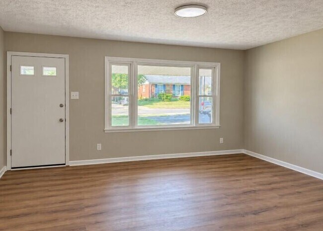 Building Photo - 204 Independence Ct