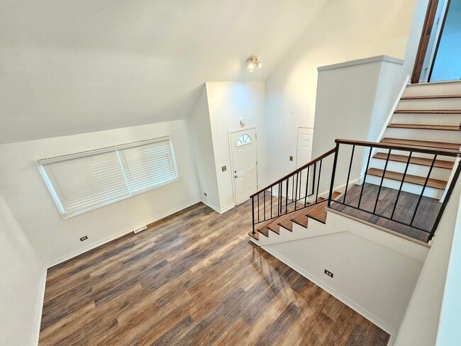 Building Photo - 571 White Birch Rd