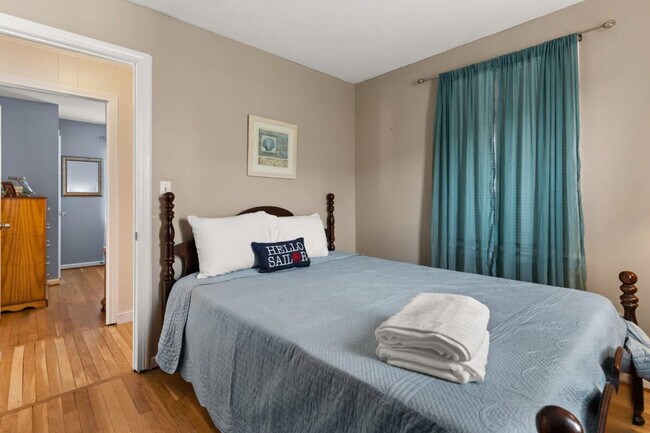 Building Photo - 12 Harris Ave