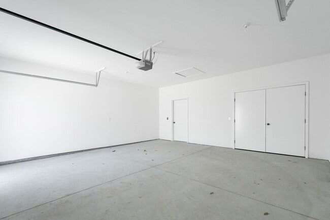 Building Photo - Hickory Village 55 Plus, LLC - 3700 E Cherry St Springfield, MO 65809