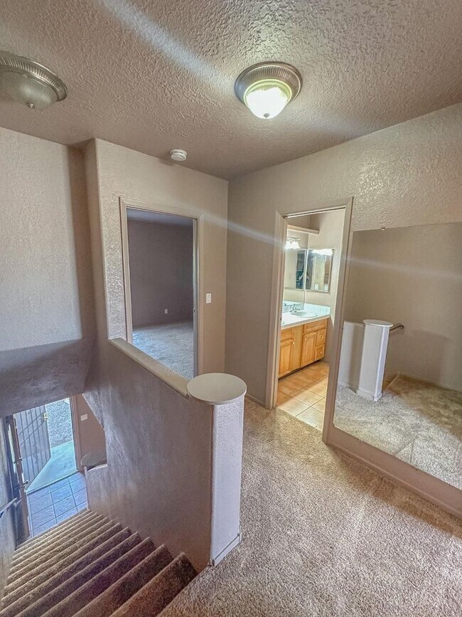 Building Photo - 423 Las Casitas Way