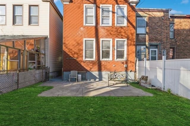 Building Photo - 68 Linden Ave