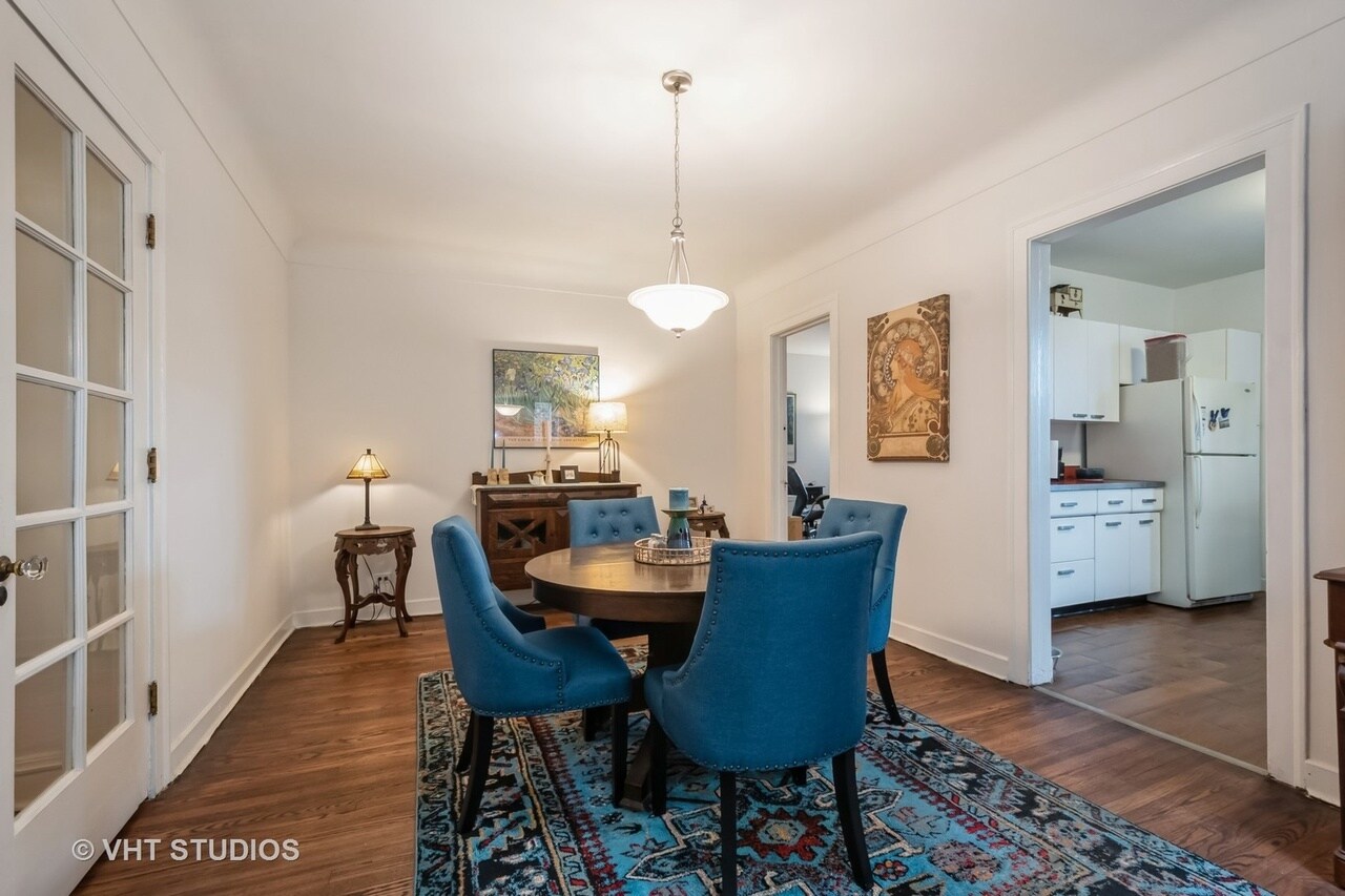 Living, Dining 2, 1 - 6335 N Claremont Ave