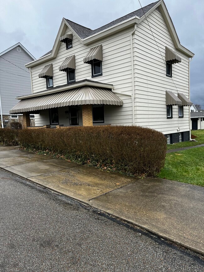 Primary Photo - 201 Oak St