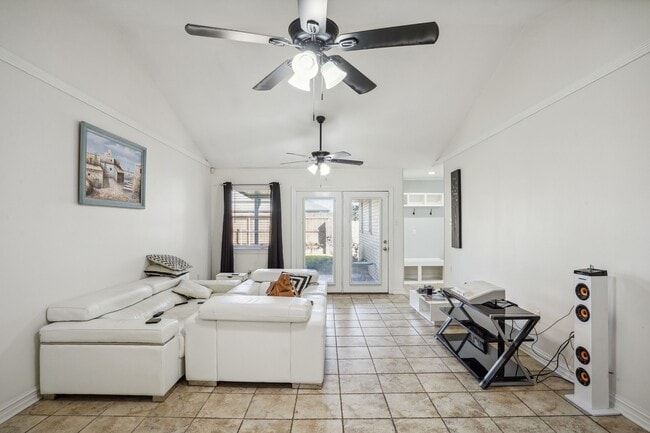 Building Photo - 2 Schill Ave