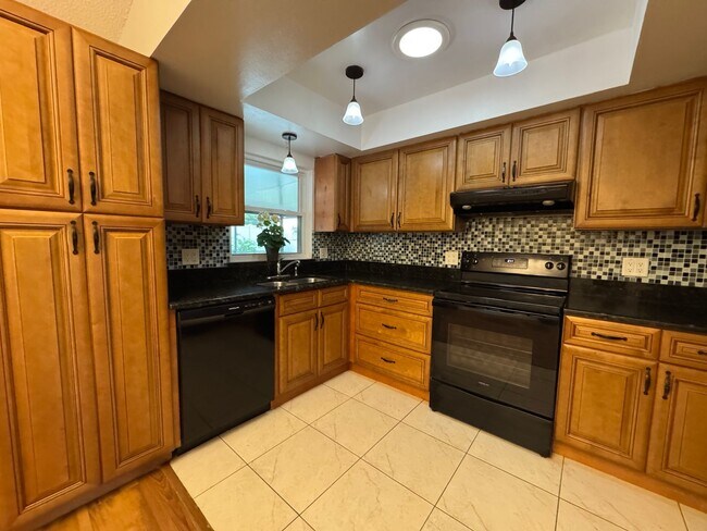 Building Photo - Meadow Woods Pool Home