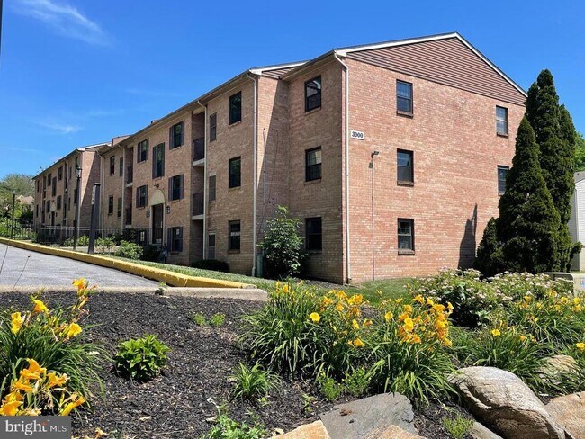 Building Photo - 3017 Valley Dr