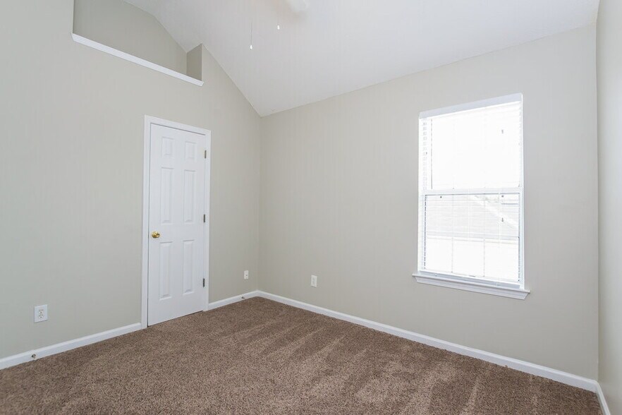 Building Photo - 3704 Lower Creek Dr