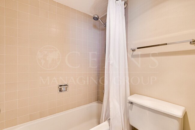 Building Photo - Oceanfront 2BR/2BA High-Rise Condo – Dayto...