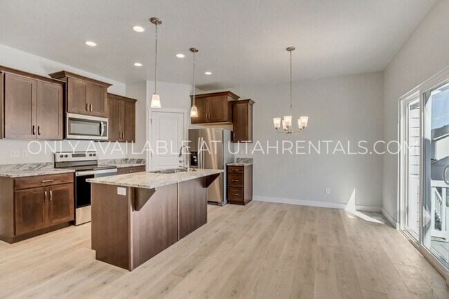 Building Photo - 4081 W Harmony Dr
