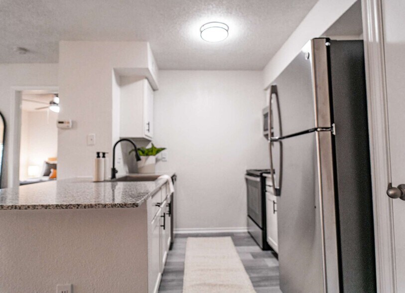 Building Photo - 12330 Metric Blvd