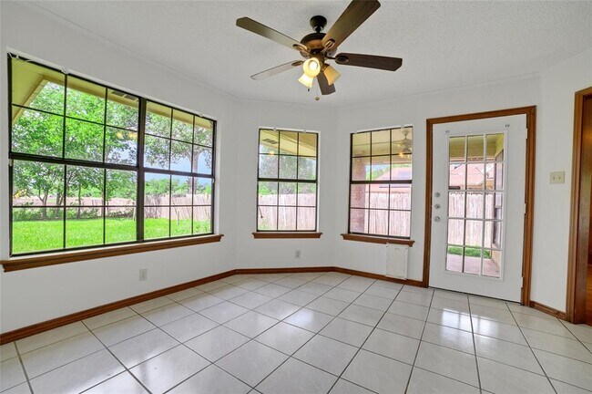 Building Photo - 601 Cedar Ridge Dr