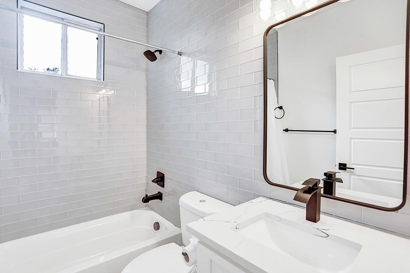 Building Photo - Stunning Potter Highlands home near Highland & Sunnyside