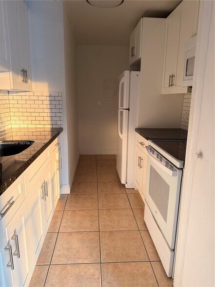 Building Photo - 7250 SW 94th Pl