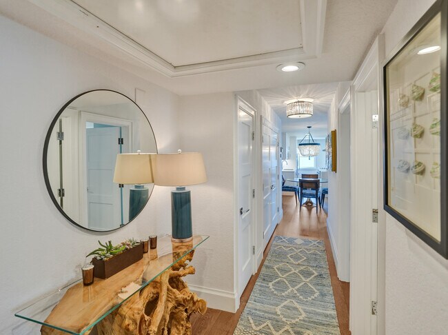 Building Photo - 1051 Hillsboro Mile